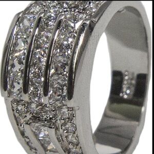 Women’s Ring NWT